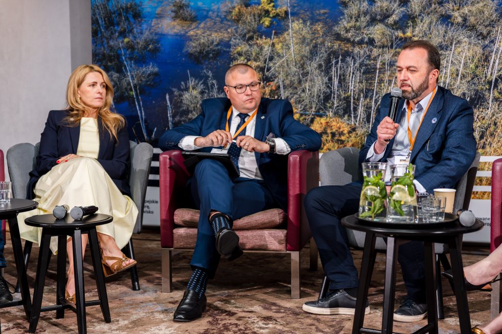 Panel dyskusyjny podczas konferencji Stop Suszy! Start Retencji! w Gdańsku poświęconej przeciwdziałaniu skutkom suszy i retencji w miastach